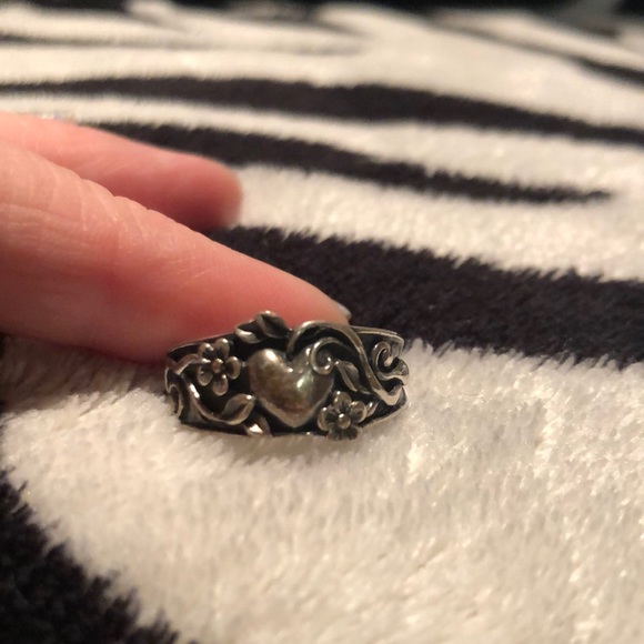 James Avery Jewelry - Retired. Heart and flower ❤️ 🌺 James Avery ring